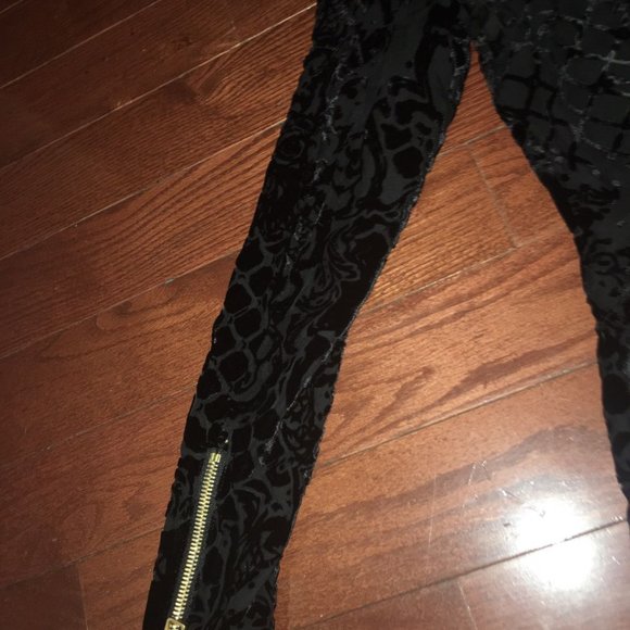 Balmain x H&M Limited Edition Velvet Floral Embroidered Top Black Size US 2 - Picture 4 of 6